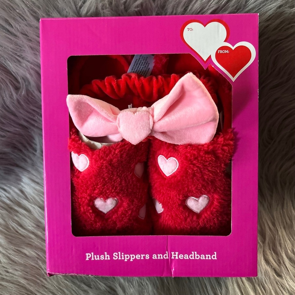 Red Heart Fuzzy Plush Slippers And Headband Set Women's Size Medium 7-8 Gift Set